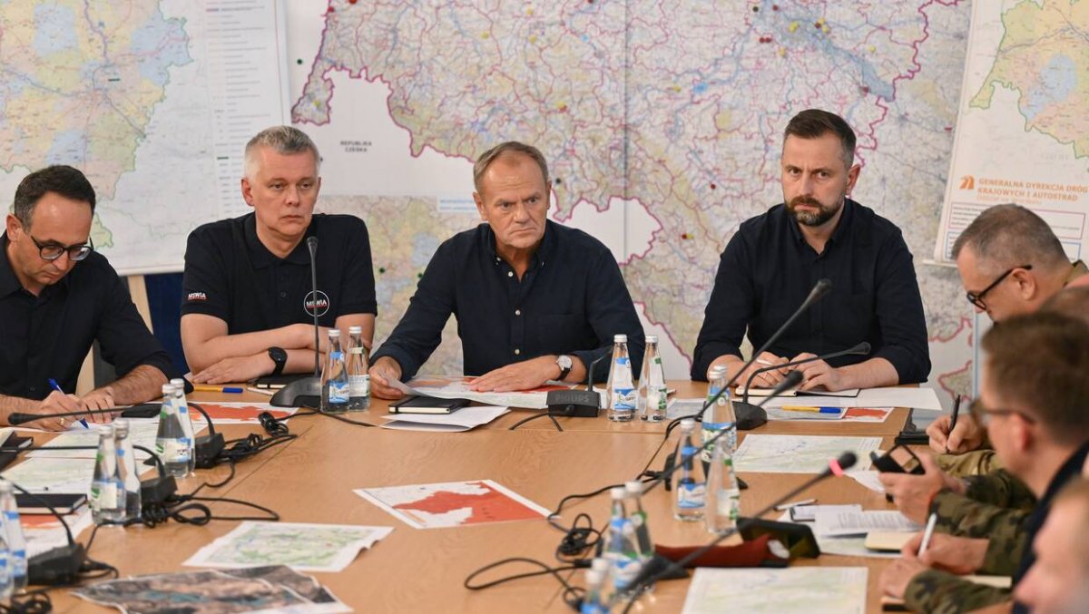 Szef MON: 500 żandarmów skierowanych m.in. do ochrony dobytku ewakuowanych