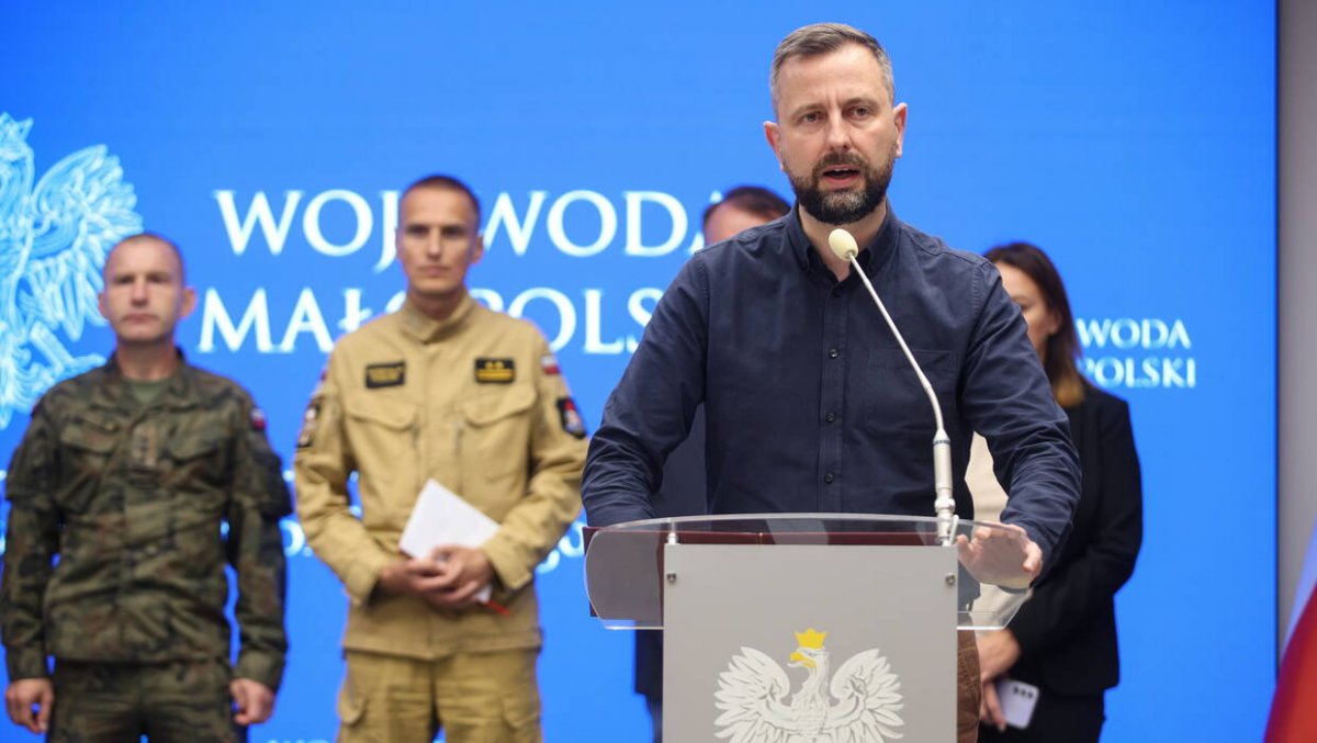 W Sieradzu powstała baza, w której na dalsze dyspozycje oczekuje 120 strażaków