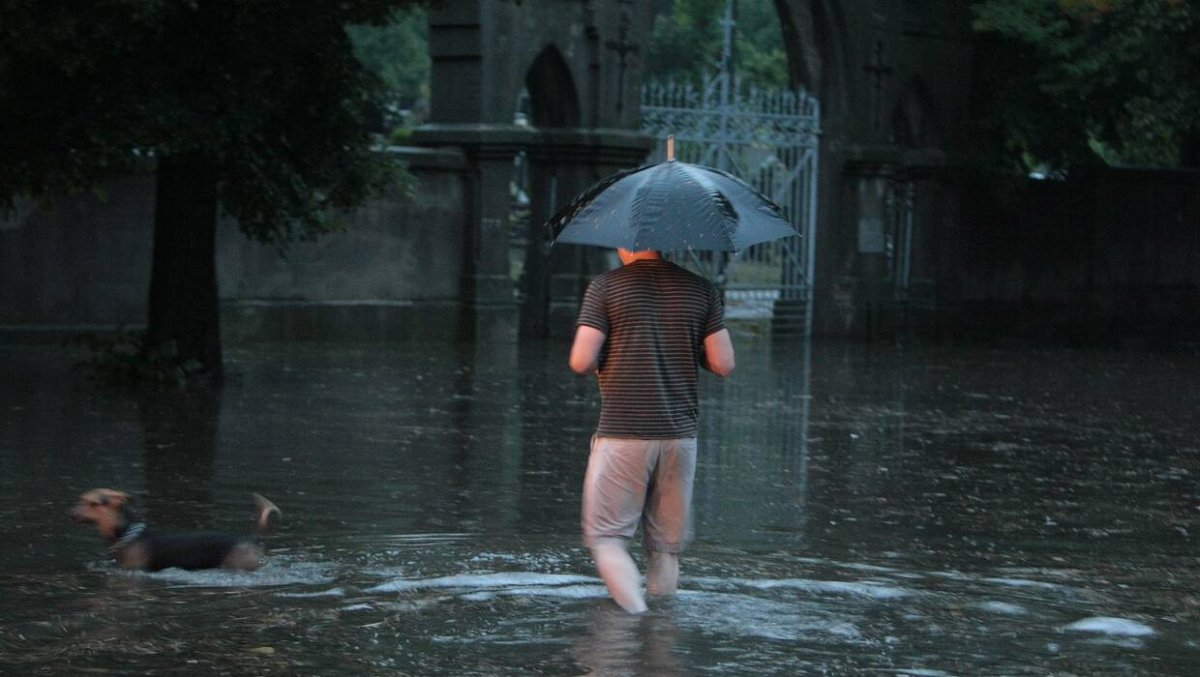 Pogarsza się sytuacja w rejonach objętych powodzią. Apel do mieszkańców o ewakuację