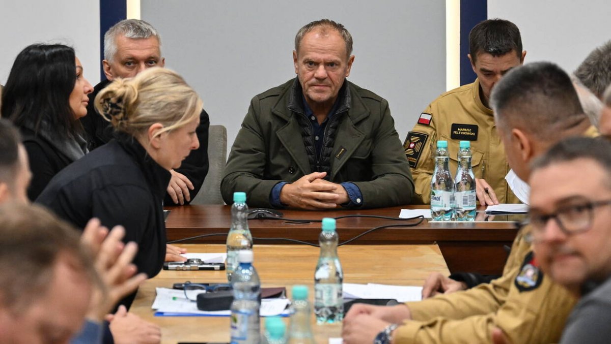 Donald Tusk: Sytuacja jest dramatyczna. Mamy pierwszy potwierdzony zgon 