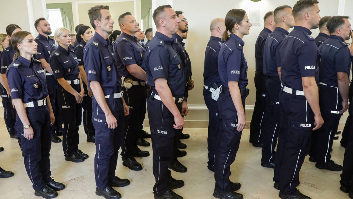 Ile zarabiają policjanci? Początkujący może dostać ponad 6 tys. zł na rękę