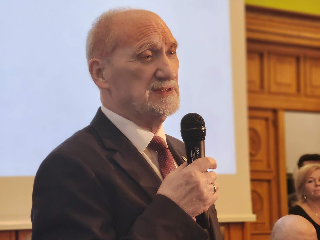 Kilkanaście a może kilkadziesiąt zawiadomień do prokuratury ws. podkomisji smoleńskiej