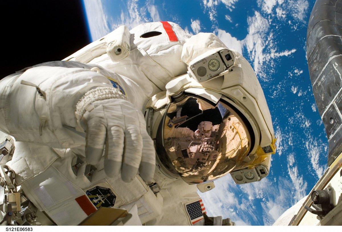 Jakie wymagania powinni spełniać astronauci w lotach kosmicznych?