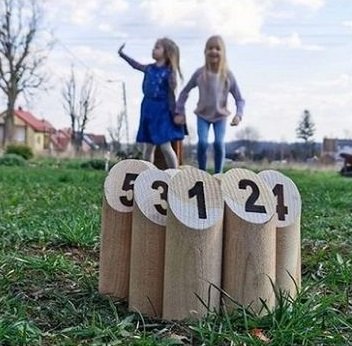 Gra plenerowa Mölkky to prawdziwy HIT: znamy OPINIE rodziców, którzy testowali Mölkky razem z dziećmi!
