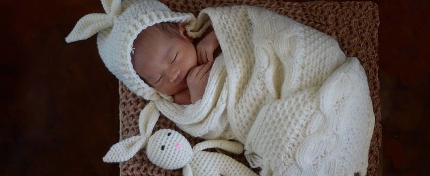 Torba do porodu – co warto w niej mieć? LISTA niezbędnych rzeczy
