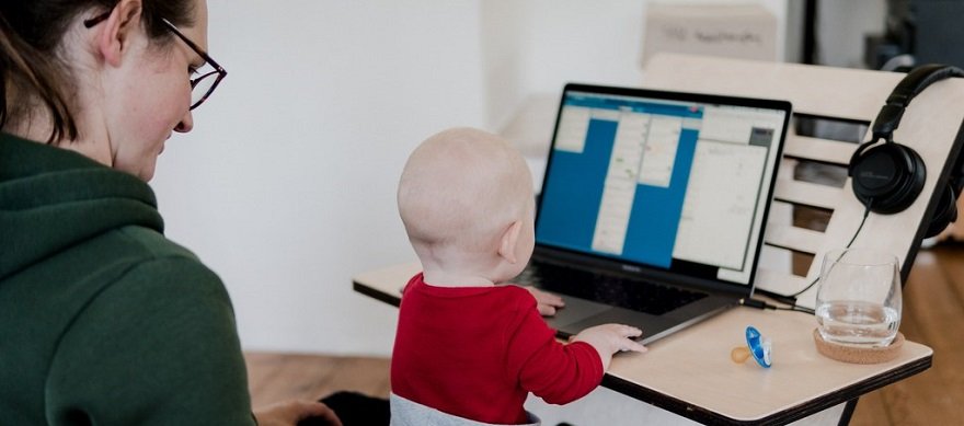 Jak mama może dbać o równowagę między pracą zdalną a życiem rodzinnym?
