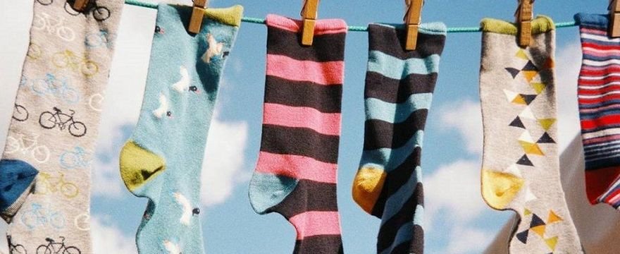 Czy można prać w pralce różne kolory razem i nie zniszczyć ubrań? Oto TEST nowych jedynych w swoim rodzaju, Dr. Beckmann Ekologicznych chusteczek wyłapujących kolor i wspomagających usuwanie brudu
