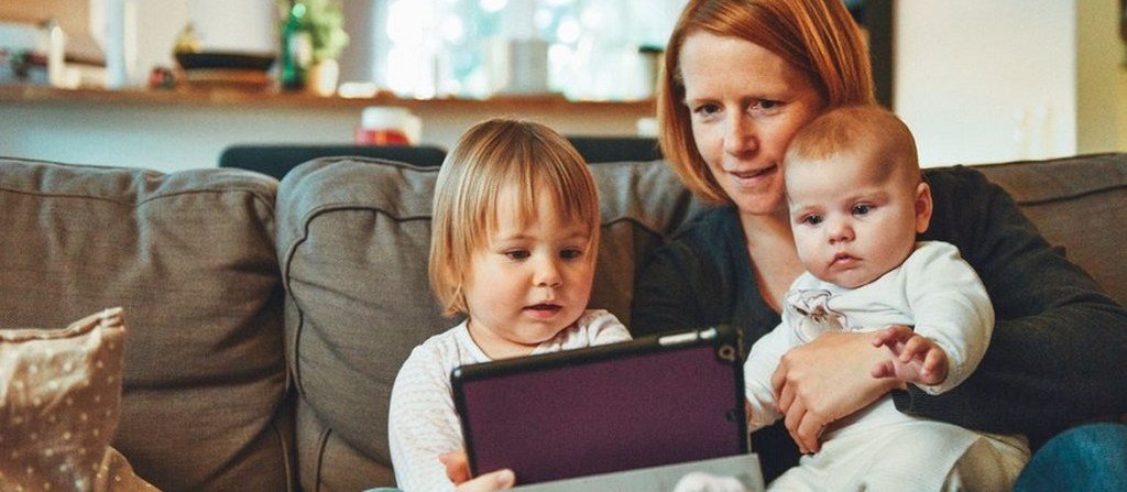TRENDY 2021 w rodzicielstwie: nowe zabawki czy stres, zdalna nauka i inteligentne technologie?
