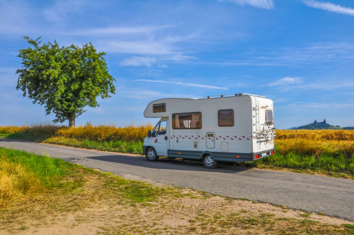 Kamperem do Szwecji – zobacz, jak to zrobić i jakie atrakcje czekają na fanów caravaningu w Skandynawii! 