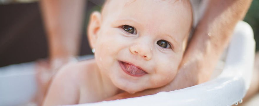 Rośnij zdrowo z Herbal Care Kids. Ukoi Cię naturalna moc roślin i ziół.
