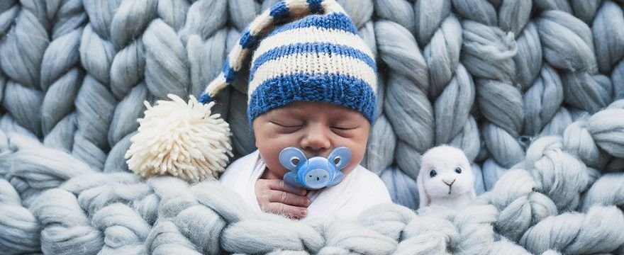 Jak ubrać dziecko wychodząc ze szpitala: zestawy na 4 pory roku
