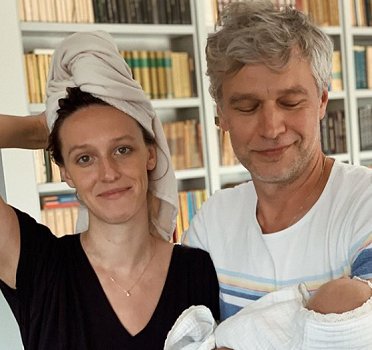 Aleksandra Żebrowska o publicznym karmieniu piersią. A Ty mamo jesteś ZA czy PRZECIW?
