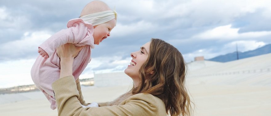 Kiedy dziecko nie odstępuje mamy na krok: jak zacząć usamodzielniać dziecko?
