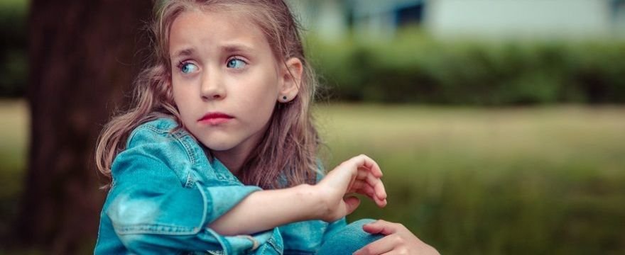 Sińce pod oczami u dziecka – czy są objawem choroby? Co oznaczają WYJAŚNIAMY
