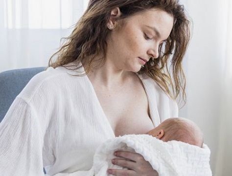 10 rzeczy, które przydadzą Ci się podczas karmienia piersią
