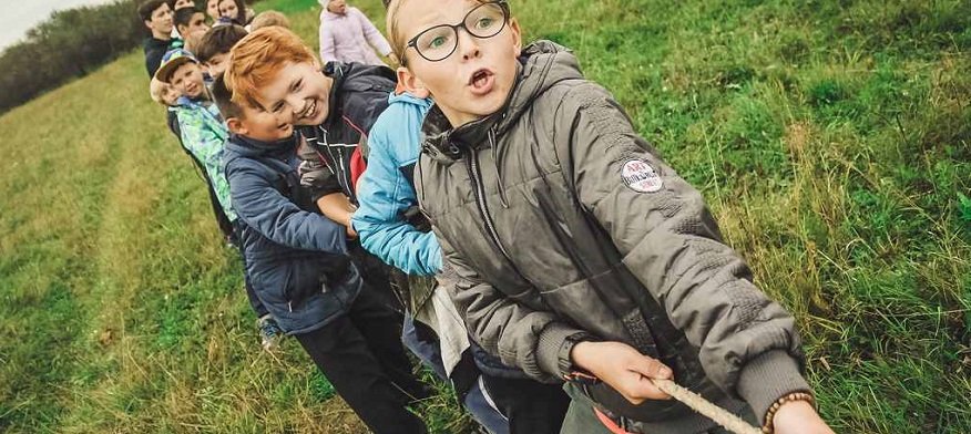 Wakacje 2020: czy kolonie i obozy letnie w czasie pandemii są bezpieczne dla dzieci?

