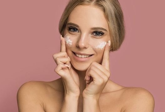 Probiotyki w kremie – czy bakterie poprawią kondycję cery?
