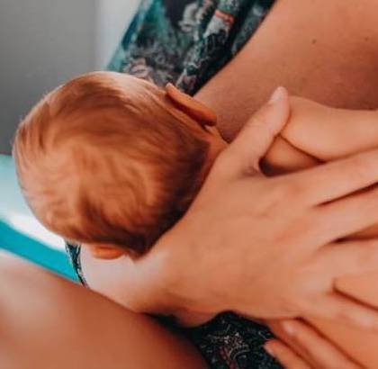 Rak piersi a karmienie piersią i hormonalna terapia zastępcza
