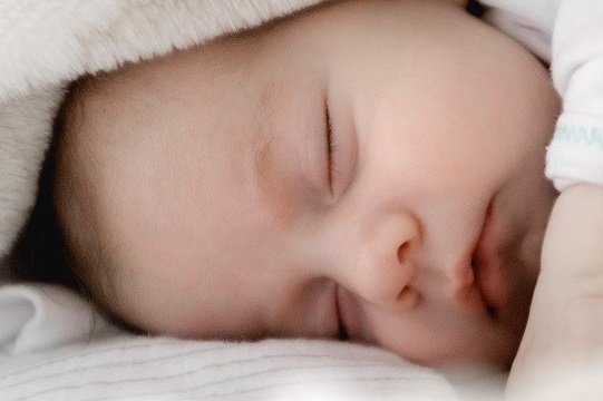 Jak zbić gorączkę dziecku? Naturalne, domowe sposoby na gorączkę
