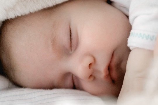 Jak zbić dziecku gorączkę? Naturalne i domowe sposoby na gorączkę