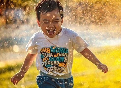 5 sposobów jak ochłodzić malucha w upał: lato z dzieckiem w domu!