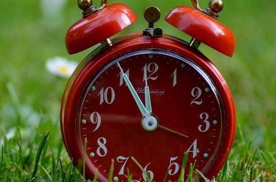 Zmiana czasu 2019 na letni – kiedy i czy to już ostatni raz?