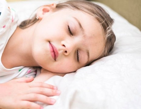Poduszka dla dziecka – od kiedy maluch może jej używać?
