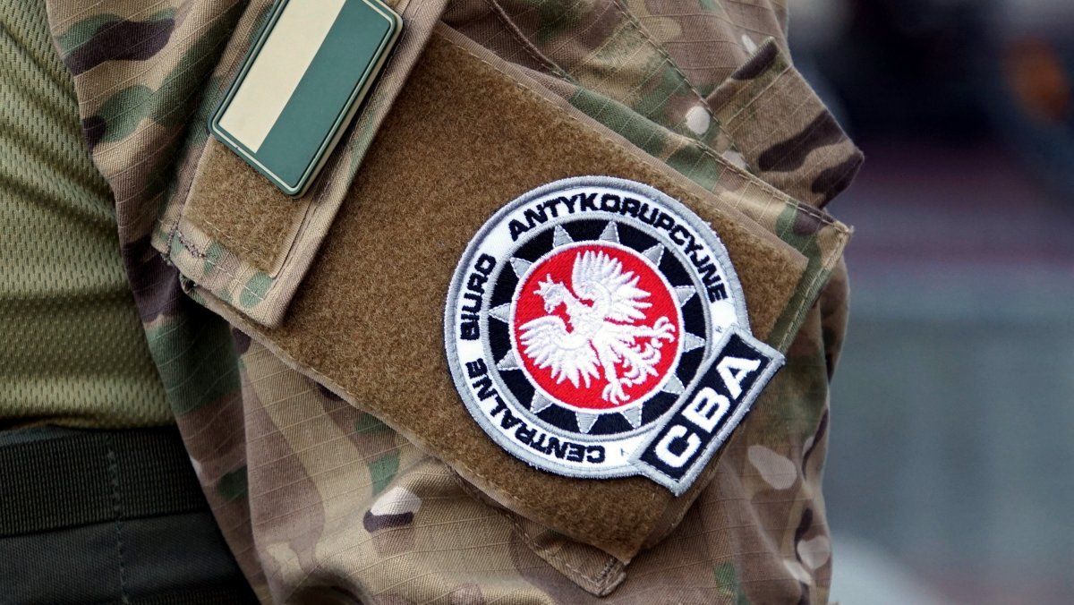 Agenci CBA zatrzymali notariusza i pięciu przedsiębiorców 