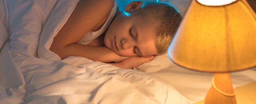 Lampka nocna – jaka do sypialni, a jaka dla dziecka?