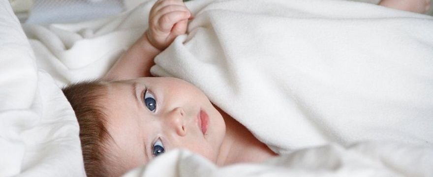 Kąpiel niemowlaka: jak zorganizować kąpiel w pokoju dziecka?