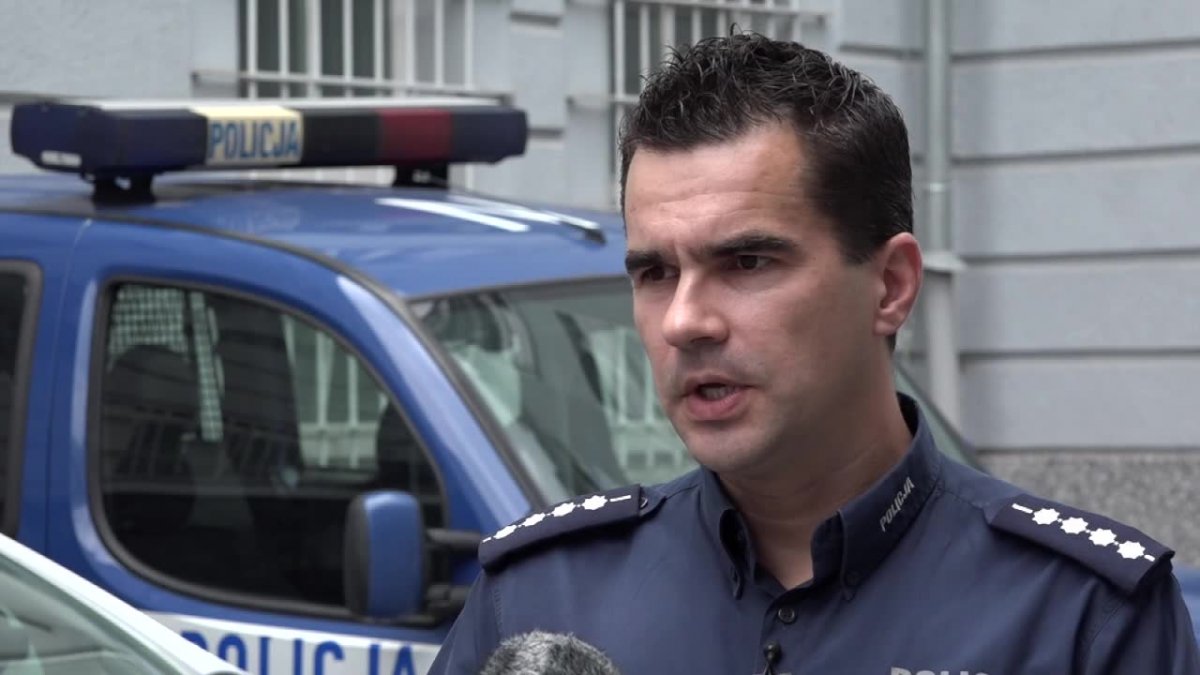 Pobicie 58-latka transmitowali w sieci. Policja zatrzymała podejrzanych