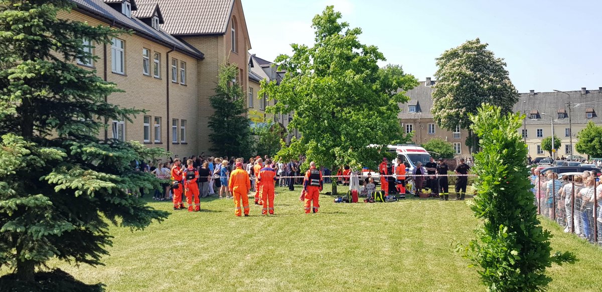 Ewakuacja w katolickich szkołach. Podejrzenie zbiorowego zatrucia u uczniów [ZDJĘCIA]