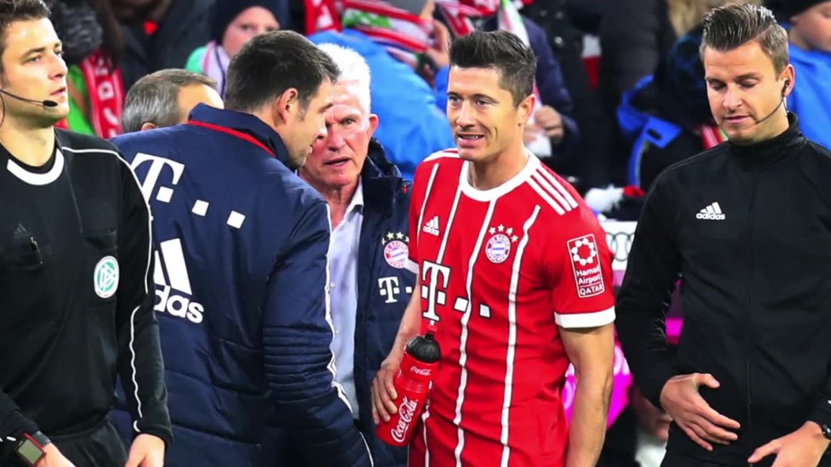 Lewandowski w ogniu krytyki. Polak nie podał ręki trenerowi. 