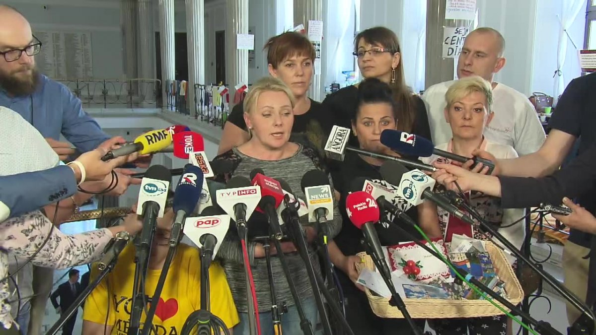 Rodzice niepełnosprawnych w 20. dniu protestu: Czekamy na decyzję prezesa Kaczyńskiego, bo tak naprawdę to on jest głową naszego państwa