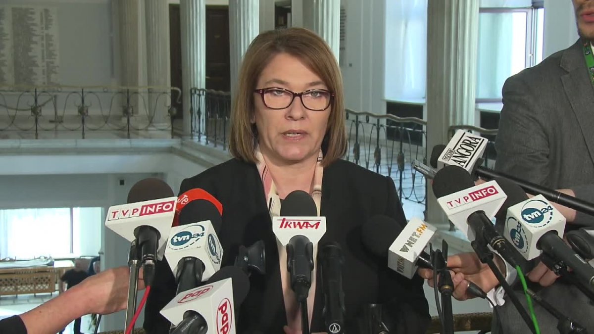 Rzecznik PiS: Afera była za rządów PO, dzisiaj powinni się zrzec wynagrodzenia, żeby zwrócić kasę
