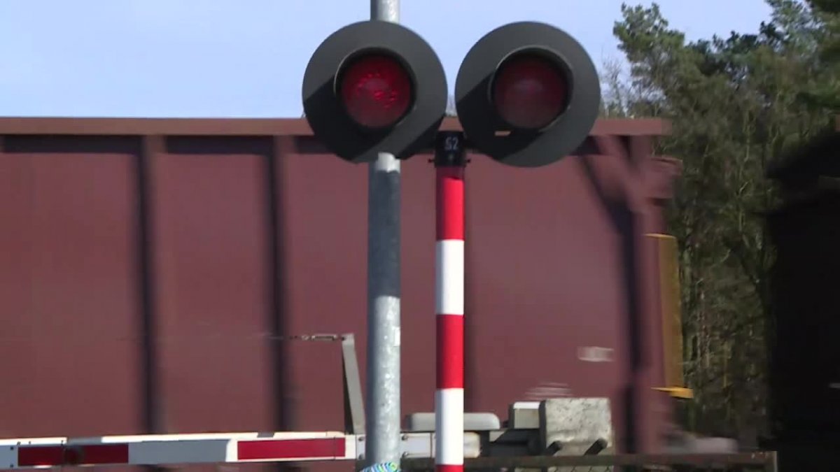 PKP ponumeruje przejazdy kolejowe. Szybsza lokalizacja i pomoc na miejscu wypadku