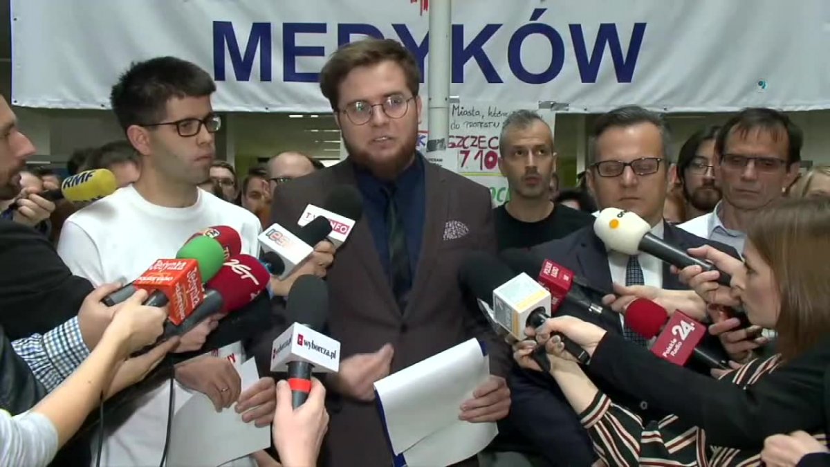 Lekarze: Kończymy głodówkę, nie kończymy walki o nasze ideały. Od dziś 