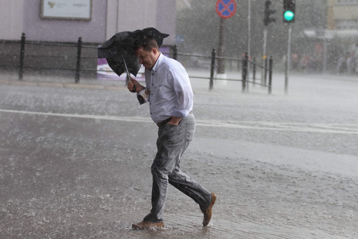 Poniedziałek pochmurny i deszczowy. Temperatury coraz niższe