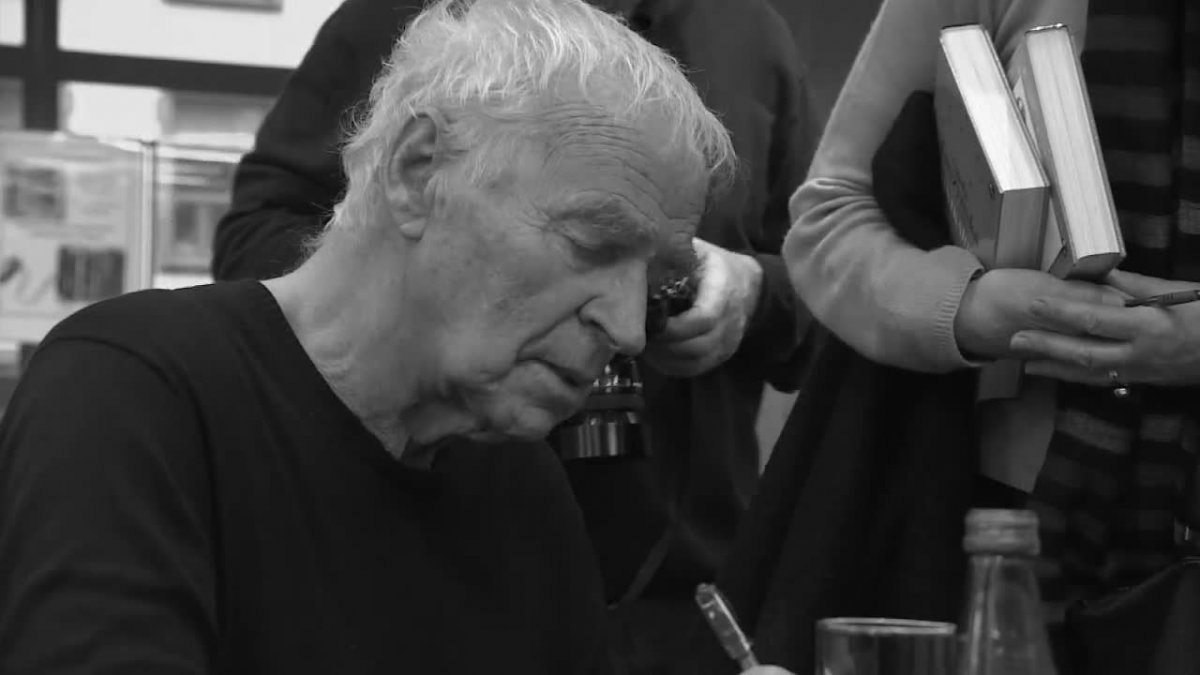 W wieku 79 lat zmarł Janusz Głowacki.  Był współscenarzystą kultowego filmu 