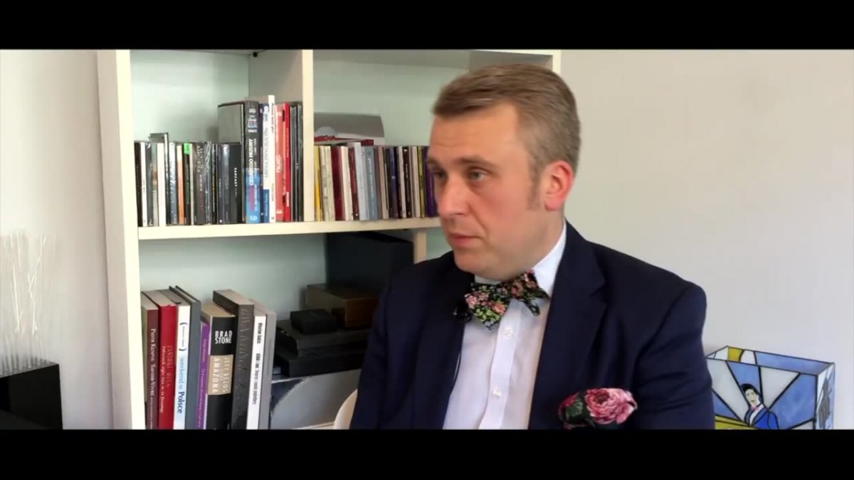 Co zrobić, gdy podczas kolacji upadnie nam widelec? Ekspert od savoir-vivre radzi