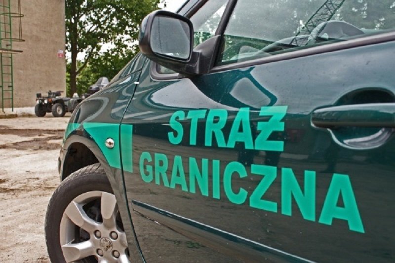 13 nielegalnych imigrantów w ciężarówce na tureckich numerach