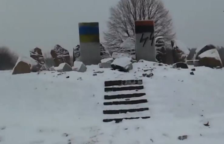 Na Ukrainie zdewastowano pomnik Polaków z Huty Pieniackiej