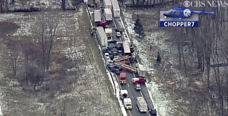 Ogromny karambol na autostradzie w Michigan. Zginęły trzy osoby
