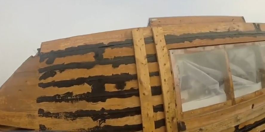 Tajemnicza łódź wyrzucona na brzeg Irlandii