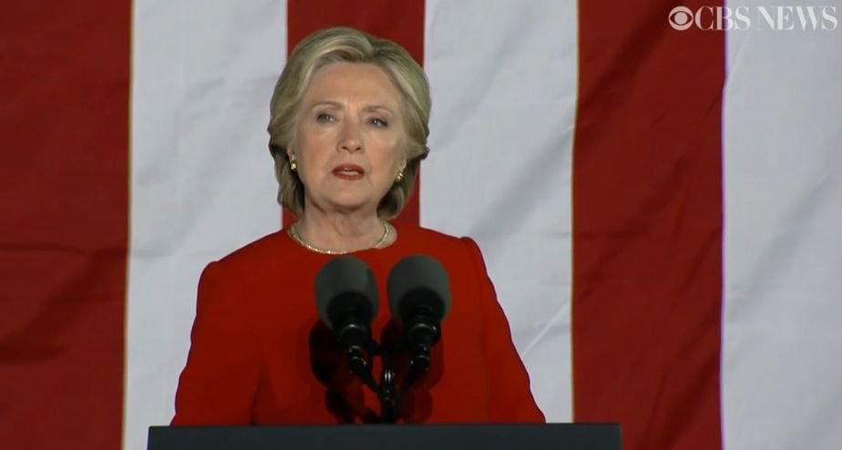 Clinton: Jest mi przykro, że ta kampania przybrała tak agresywny ton