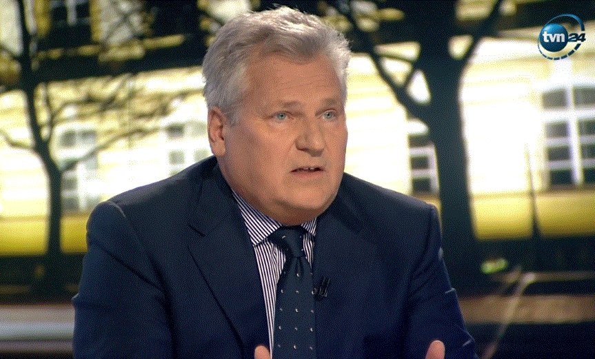 Aleksander Kwaśniewski: Widok osamotnionego Wałęsy na lotniskach mnie rani