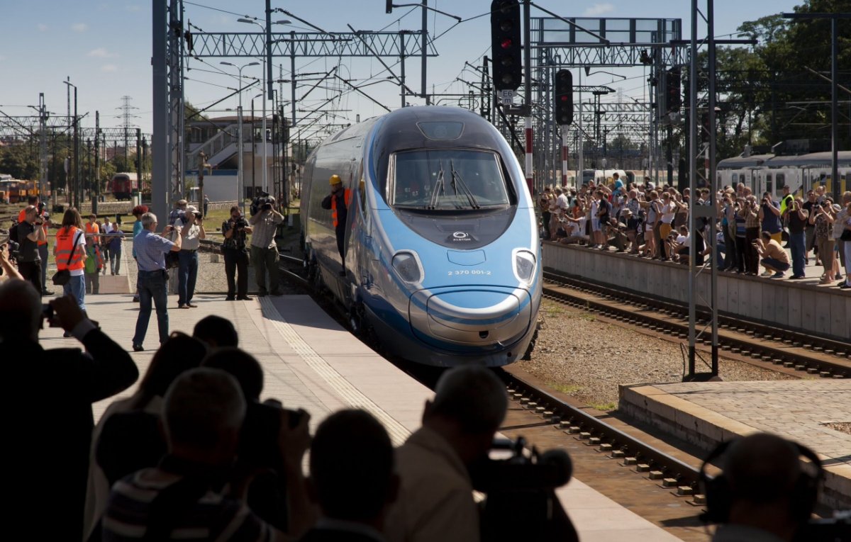 Pendolino wyposażone w defibrylatory AED Plus. Jak z nich korzystać?