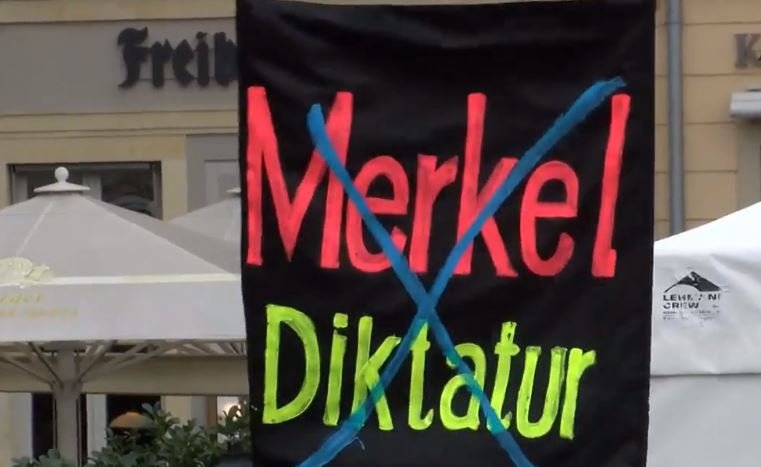 Angela Merkel wygwizdana
