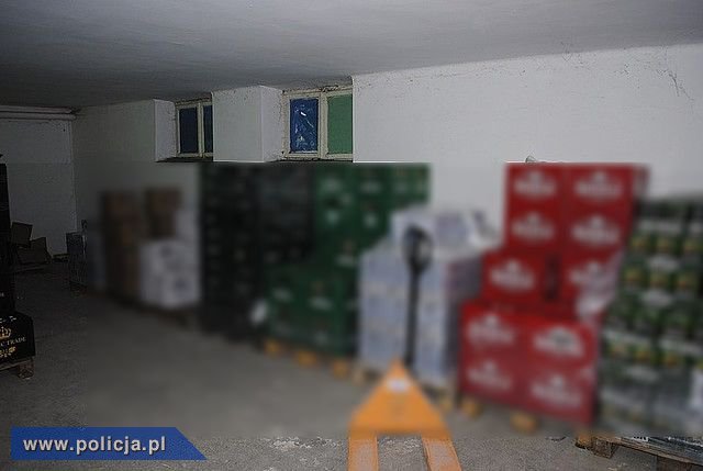 Zaginiony odnalazł się w magazynie z alkoholem. Pił non-stop przez 5 dni