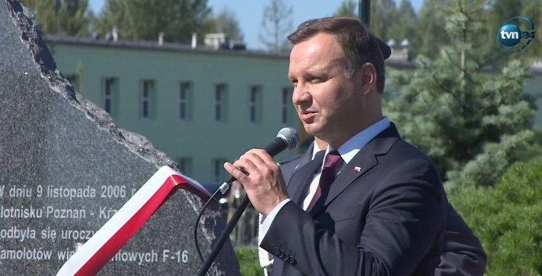 Prezydent Andrzej Duda odsłonił tablicę upamiętniającą Lecha i Marię Kaczyńskich